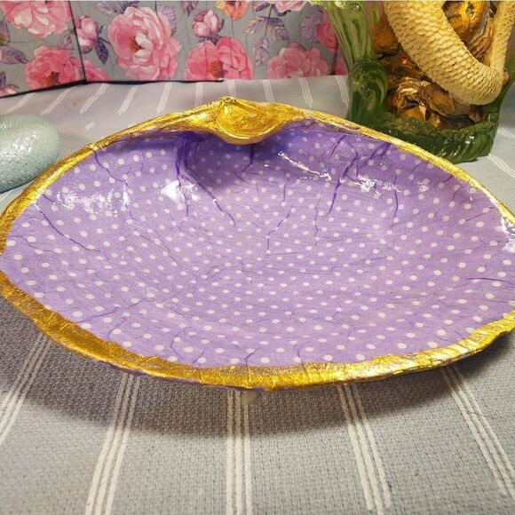DECOUPAGE CLAM SHELL DECOUPAGE PURPLE POLKA DOTS ON A CLAM SHELL TRINKET DISH - Picture 6 of 10